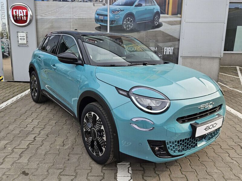 Lakier metalizowany niebieski cielo z dachem w kolorze czarny cinema Nowe 2025 Fiat 600 La Prima Hatchback | 117 300 zł (Uczciwa cena) - Obraz 1/4