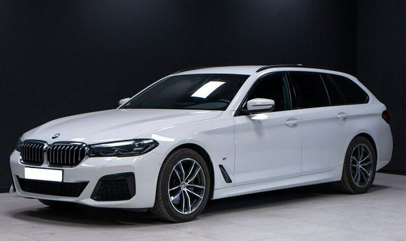 Biały Używany 2020 BMW 520 M Sport Kombi | 185 000 zł (Drogi) - Obraz 1/4