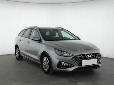 Używany Hyundai i30 120 KM (88 kW) 2022 Srebrny Kombi
