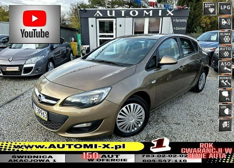 Używany Opel Astra 2013 Złoty Hatchback