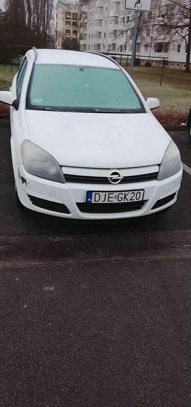 Używany Opel Astra 105 KM (77 kW) 2005 Biały Kombi