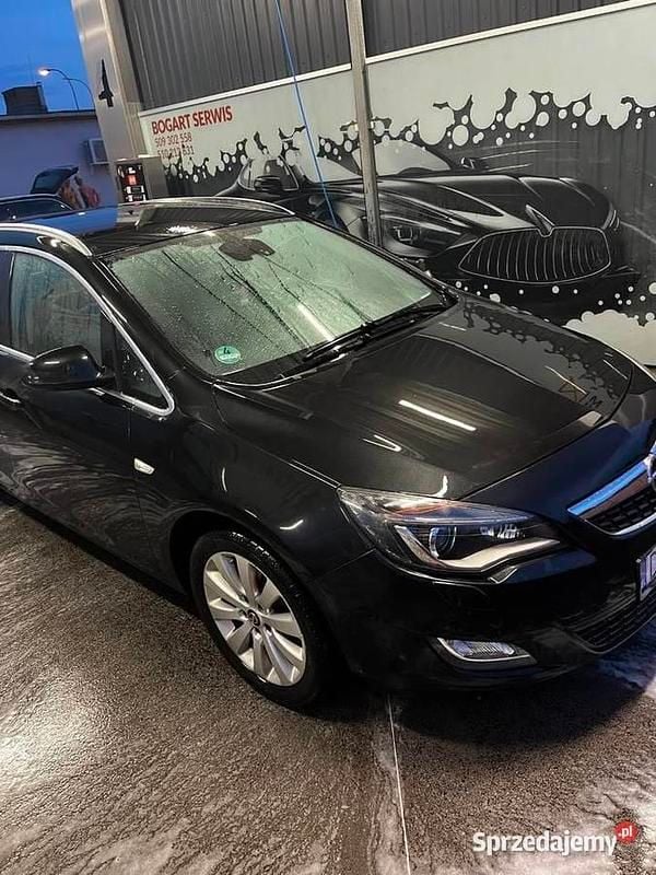 Czarny Używany 2011 Opel Astra Sedan/Limuzyna | 18 000 zł (Uczciwa cena) - Obraz 1/4