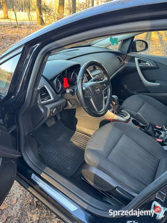 Używany Opel Astra 2010 Czarny Hatchback