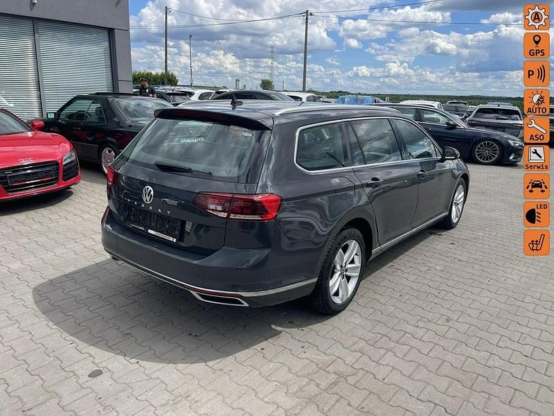 Grafitowy (metalik) Używany 2020 VW Passat Kombi | 47 900 zł - Obraz 1/4