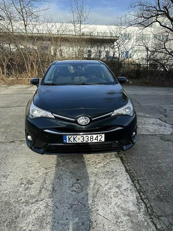 Niebieski Używany 2017 Toyota Avensis Kombi | 53 500 zł (Uczciwa cena) - Obraz 1/4