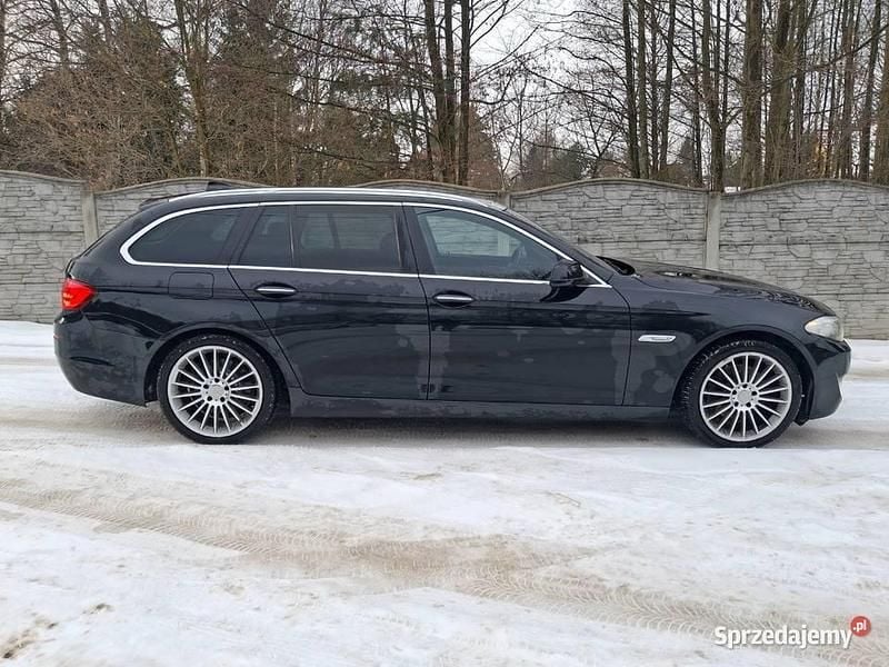 Używany BMW 520 2010 Czarny Kombi