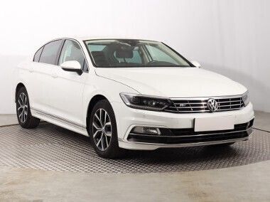 Biały Używany 2018 VW Passat Sedan/Limuzyna | 71 999 zł (Uczciwa cena) - Obraz 1/4