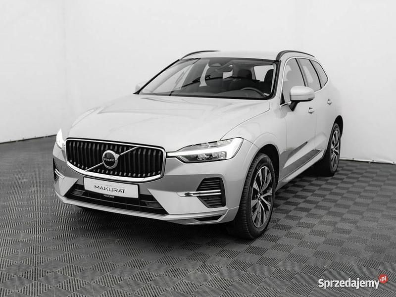 Używany Volvo XC60 Core 197 KM (144 kW) 2023 Srebrny (metalik) SUV