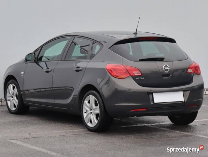 Używany Opel Astra 2013 Szary Hatchback