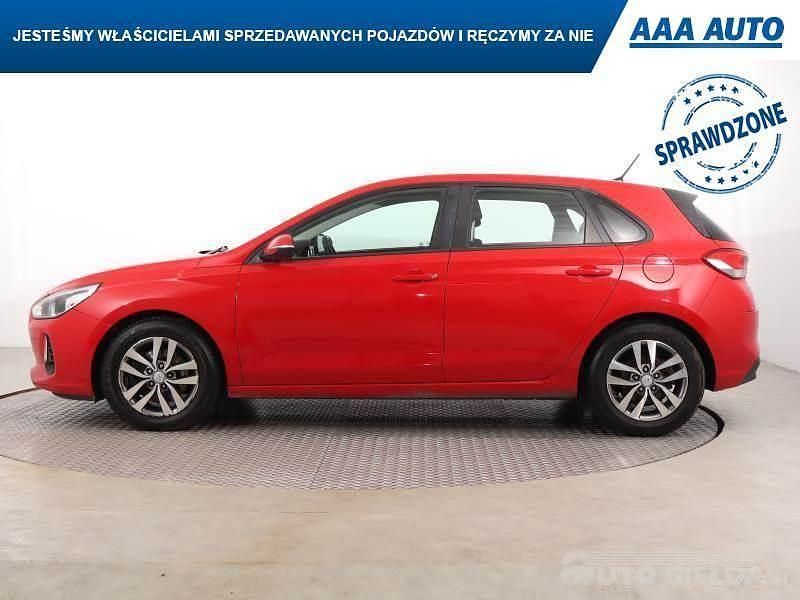 Używany Hyundai i30 120 KM (88 kW) 2017 Czerwony