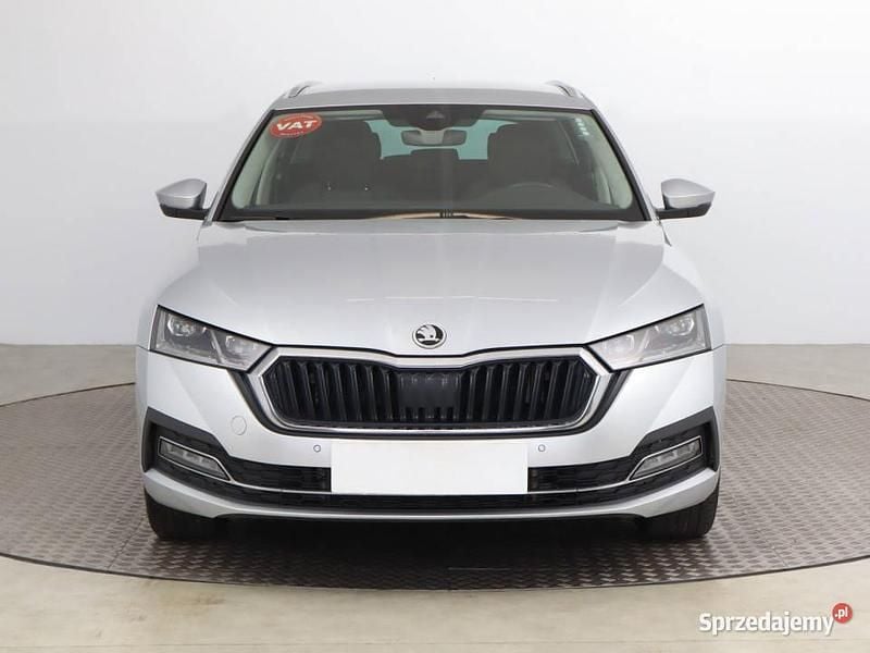 Srebrny Używany 2023 Skoda Octavia Kombi | 79 999 zł (Uczciwa cena) - Obraz 1/4