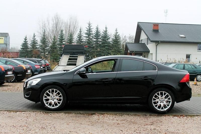 Używany Volvo S60 250 KM (183 kW) 2013 Czarny Sedan/Limuzyna