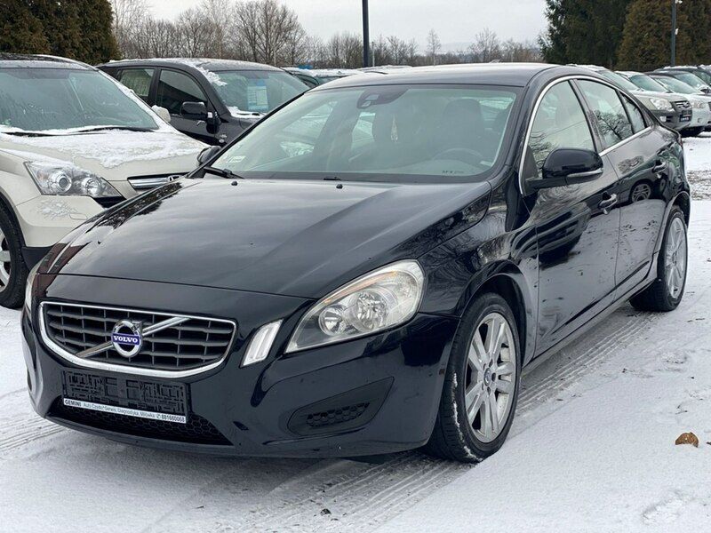 Używany Volvo S60 163 KM (119 kW) 2011 Czarny Sedan/Limuzyna