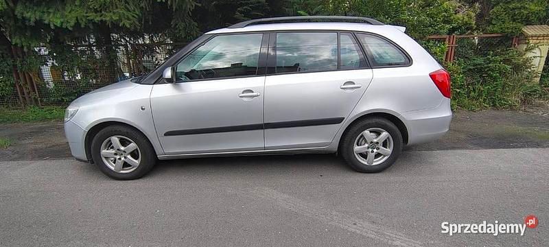Srebrny Używany 2009 Skoda Fabia Kombi | 8600 zł (Uczciwa cena) - Obraz 1/4