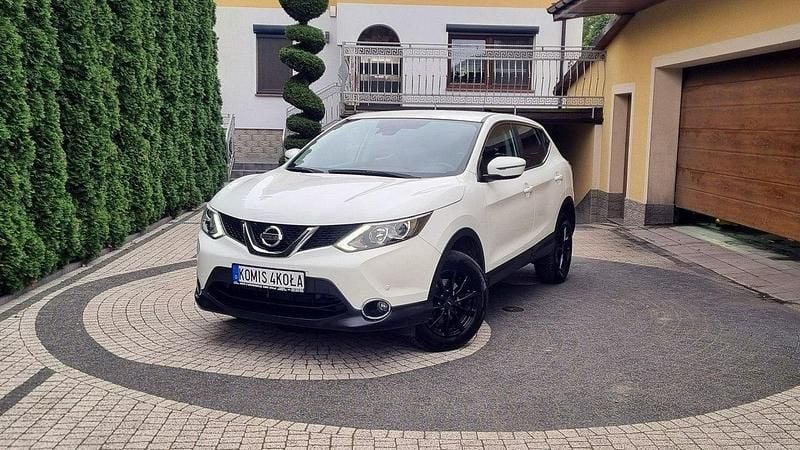 Biały (metalik) Używany 2015 Nissan Qashqai SUV | 39 900 zł (Dobra cena) - Obraz 1/4