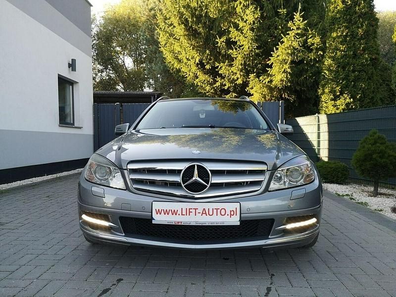 Używany Mercedes C250 Avantgarde 204 KM (150 kW) 2010 Srebrny Kombi