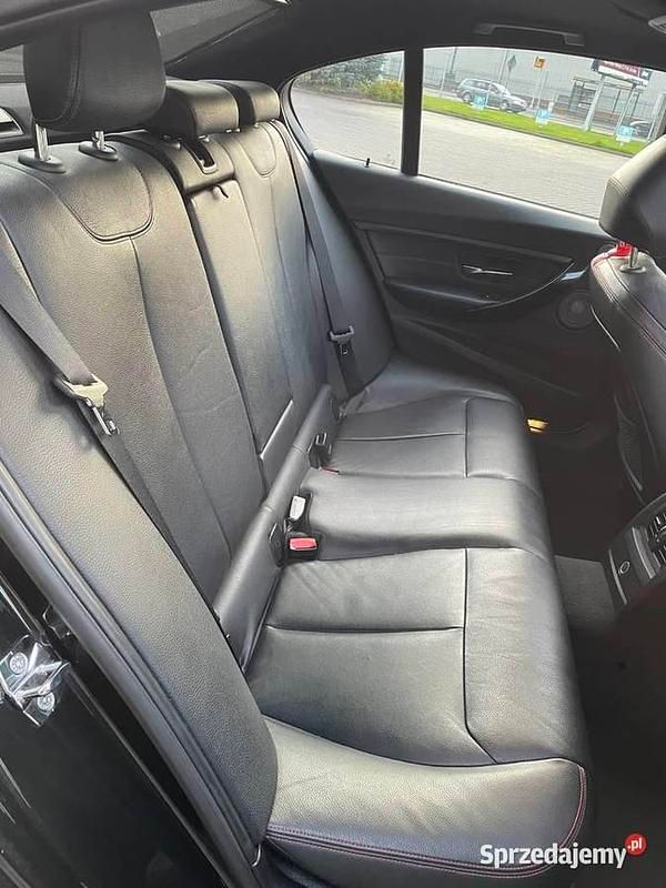 Czarny Używany 2012 BMW 330 Sport Line Sedan/Limuzyna | 55 900 zł - Obraz 1/4