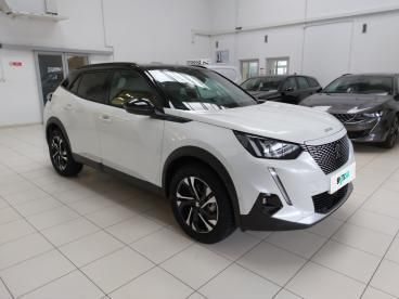Używany Peugeot e-2008 GT 100 kW (136 KM) 2022 Biały SUV