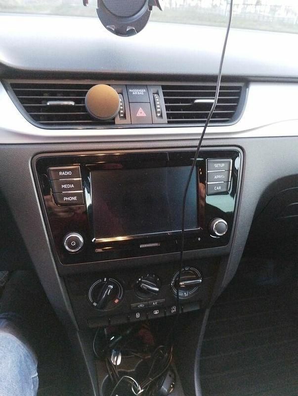 Biały Używany 2018 Skoda Rapid Kombi | 35 000 zł (Uczciwa cena) - Obraz 1/4