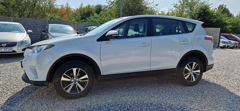 Używany Toyota RAV4 143 KM (105 kW) 2017 Biały SUV