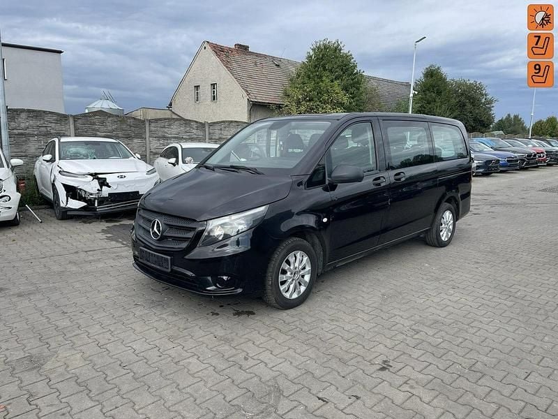 Czarny (metalik) Używany 2017 Mercedes Vito Minivan | 43 900 zł - Obraz 1/4