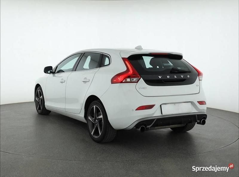 Używany Volvo V40 152 KM (111 kW) 2015 Biały Kombi