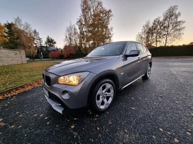 Inny kolor Używany 2010 BMW X1 SUV | 28 300 zł (Dość drogi) - Obraz 1/4