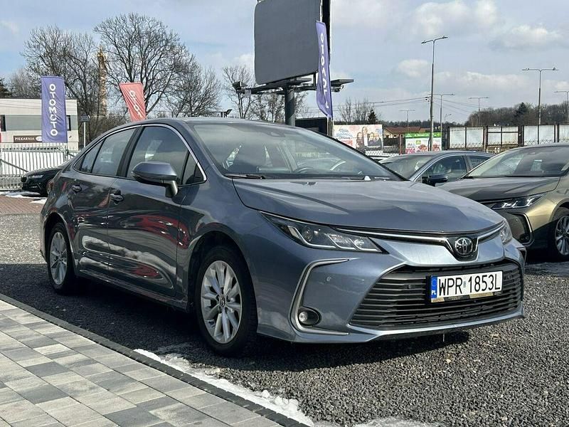 Używany Toyota Corolla 125 KM (91 kW) 2022 Niebieski (metalik) Sedan/Limuzyna