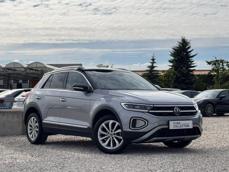 Srebrny (metalik) Używany 2023 VW T-Roc SUV | 112 500 zł (Uczciwa cena) - Obraz 1/4