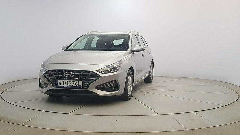 Używany Hyundai i30 120 KM (88 kW) 2022 Srebrny Kombi