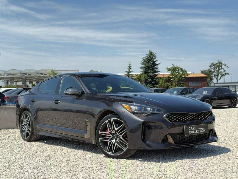 Szary (metalik) Używany 2021 Kia Stinger 2 Sedan/Limuzyna | 114 900 zł - Obraz 1/4