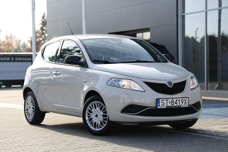 Używany Lancia Ypsilon S 69 KM (50 kW) 2015 Beżowy Hatchback