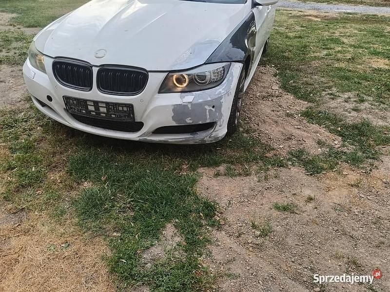 Biały Używany 2009 BMW 330 Kombi | 19 999 zł - Obraz 1/4