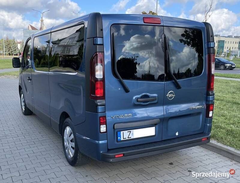 Niebieski Używany 2017 Opel Vivaro Van | 75 000 zł - Obraz 1/4