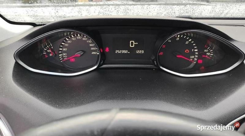 Używany Peugeot 308 2015 Srebrny Kombi