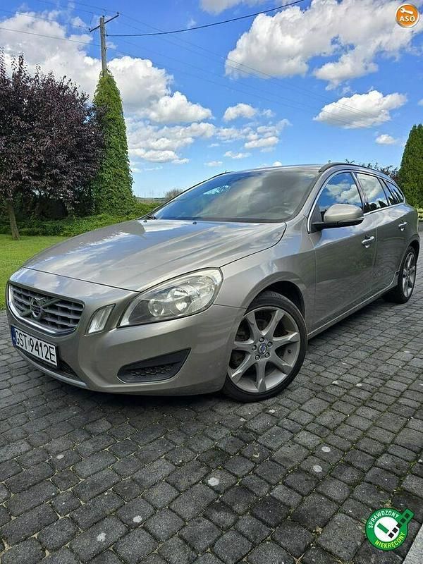 Złoty Używany 2010 Volvo V60 Momentum Kombi | 29 900 zł (Dość drogi) - Obraz 1/4