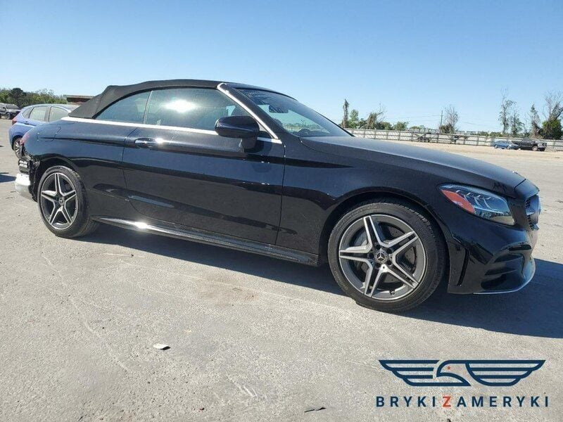 Czarny Używany 2020 Mercedes C300 Kabriolet | 76 400 zł - Obraz 1/3