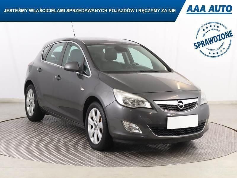 Używany Opel Astra 160 KM (117 kW) 2010 Szary