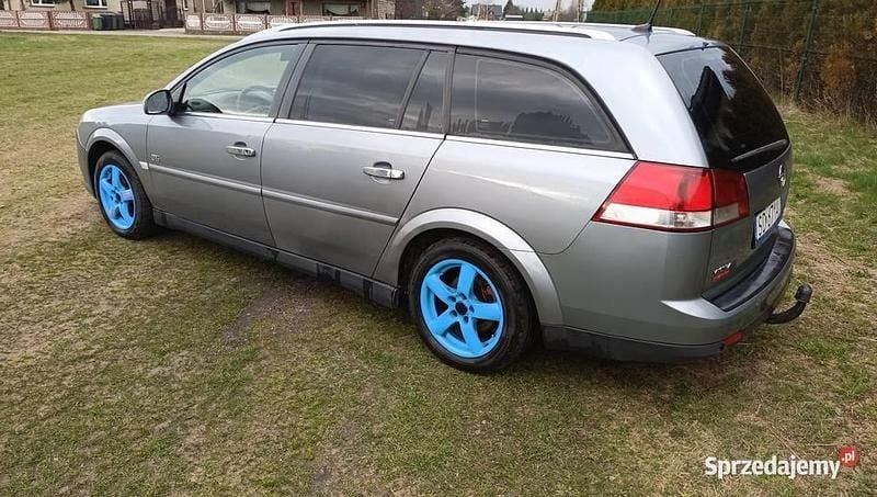 Używany Opel Vectra 120 KM (88 kW) 2007 Srebrny Kombi