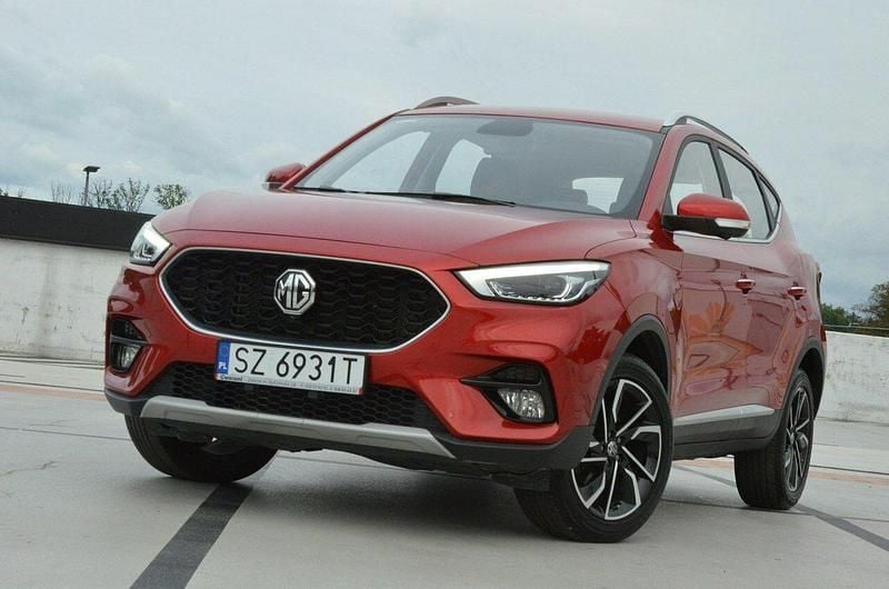 Używany MG ZS 106 KM (77 kW) 2023 Czerwony Sedan/Limuzyna
