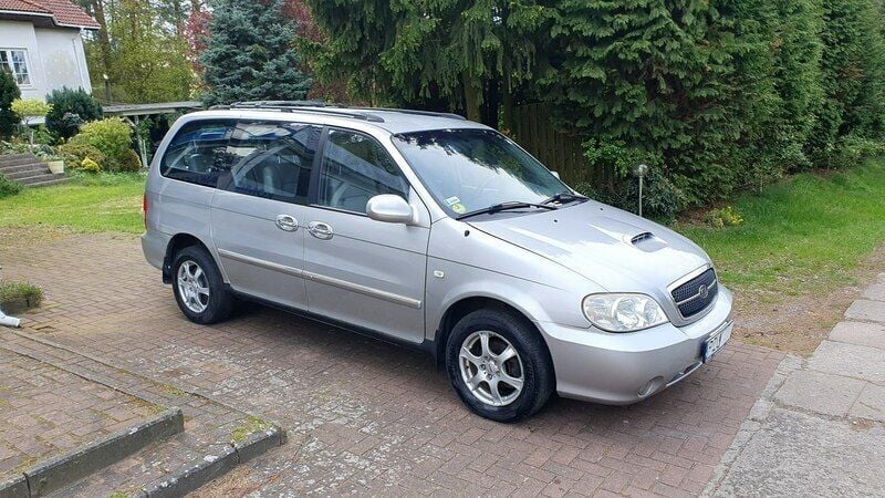 Srebrny (metalik) Używany 2006 Kia Carnival 2 Minivan | 7970 zł - Obraz 1/4