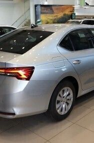 Nowe Skoda Octavia Selection 150 KM (110 kW) 2025 Srebrny Sedan/Limuzyna