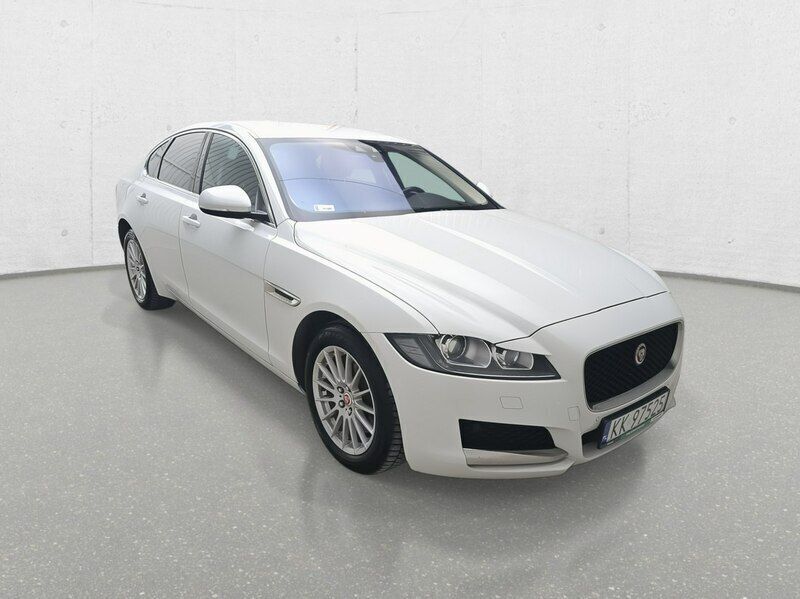 Biały Używany 2018 Jaguar XF Sedan/Limuzyna | 43 613 zł - Obraz 1/4