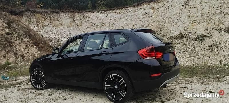 Czarny Używany 2013 BMW X1 SUV | 36 900 zł (Dobra cena) - Obraz 1/4