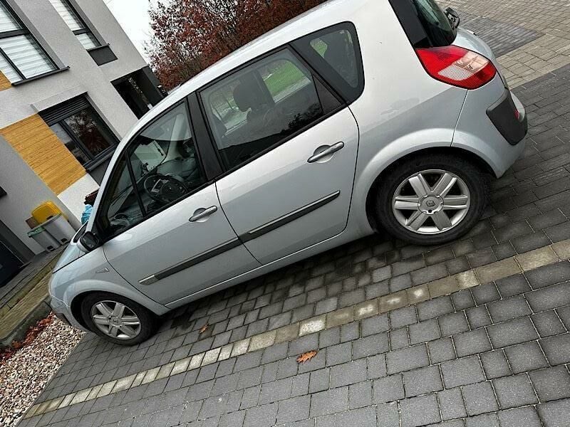 Srebrny Używany 2003 Renault Scénic Authentique Minivan | 4600 zł (Uczciwa cena) - Obraz 1/4