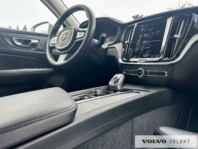 Używany Volvo V60 197 KM (144 kW) 2021 Srebrny Kombi