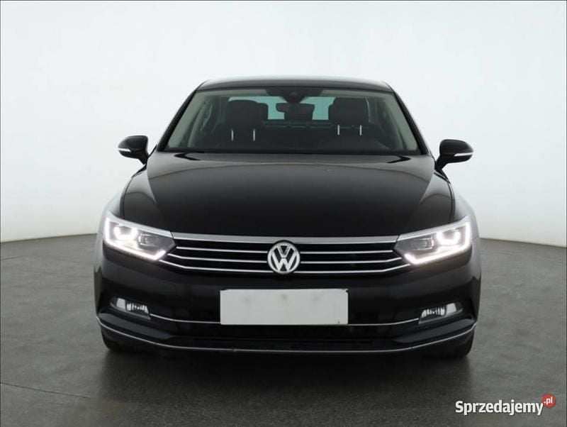 Czarny Używany 2016 VW Passat Sedan/Limuzyna | 63 999 zł (Uczciwa cena) - Obraz 1/4
