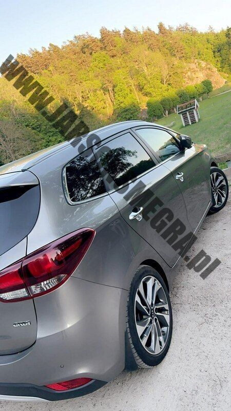 Używany Kia Carens 116 KM (85 kW) 2018 Szary Minivan