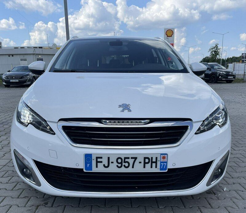 Używany Peugeot 308 120 KM (88 kW) 2017 Biały Sedan/Limuzyna
