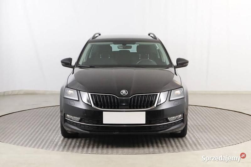 Czarny Używany 2019 Skoda Octavia Kombi | 43 999 zł (Dobra cena) - Obraz 1/4